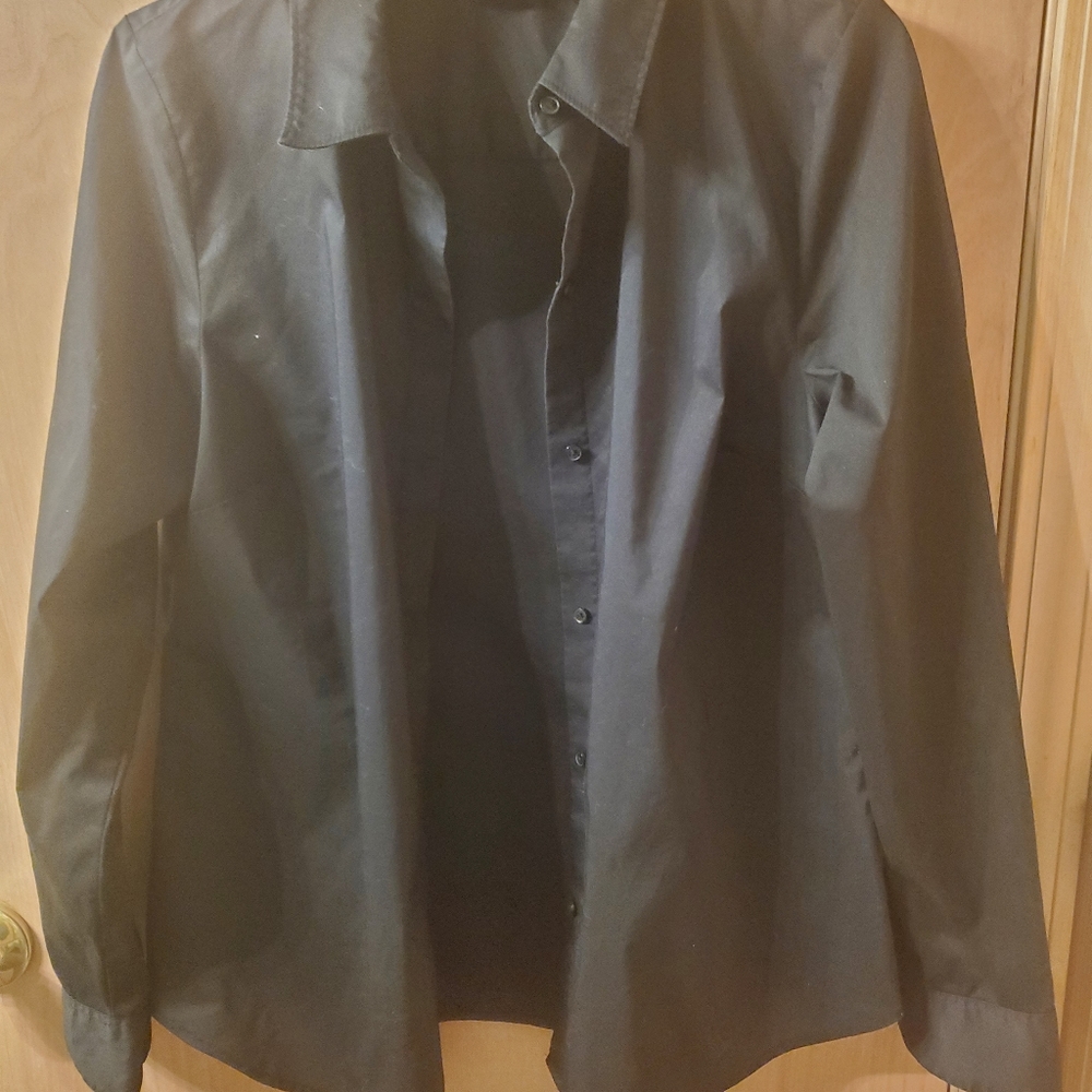 Apt 9, size M, black button front shirt with button sleeves and pin tucked back